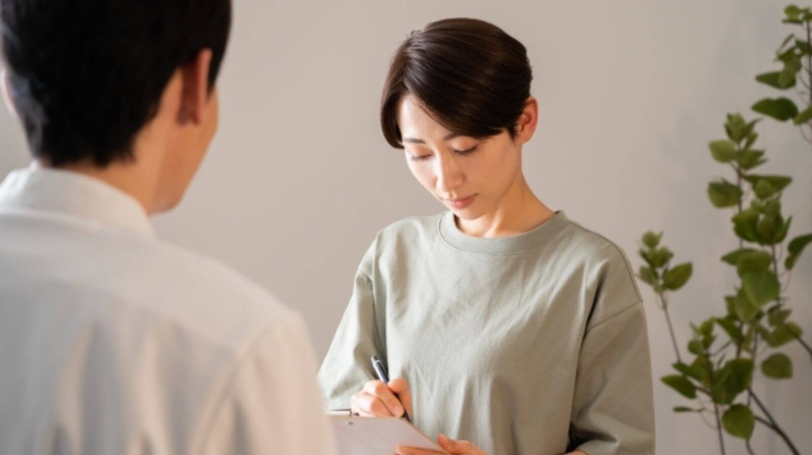 美容鍼でバストアップ効果はある？ハリを取り戻す仕組みと全身に期待できるメリットを解説！