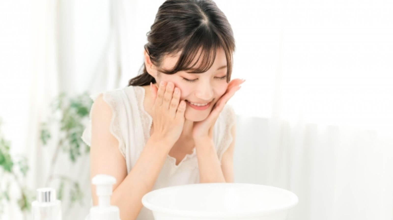 むくみにきくツボとは？顔・足を一瞬でスッキリさせる簡単ケアまとめ