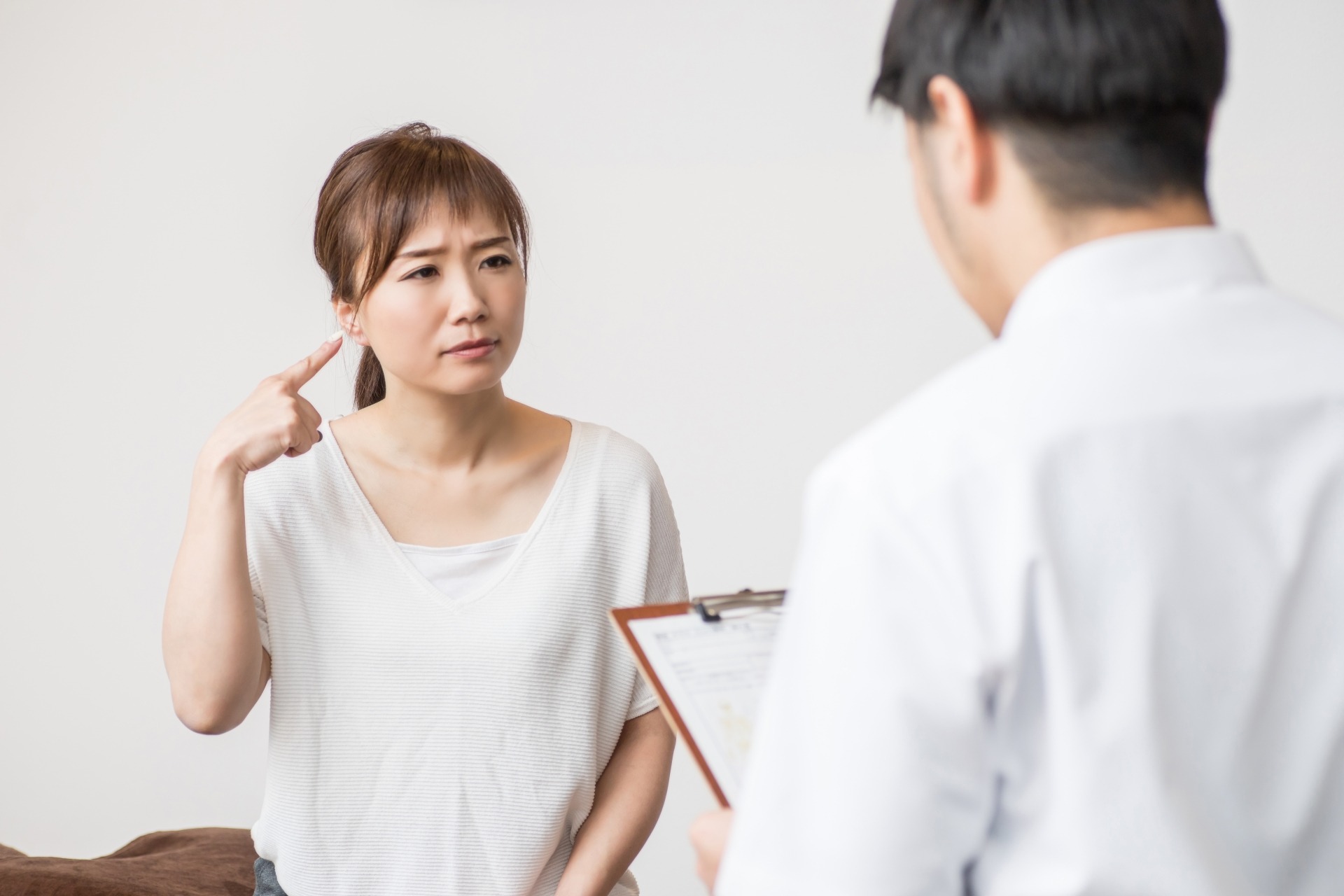 肩こりでめまいが起こる原因とは？今すぐできる対処法と根本改善の方法を解説